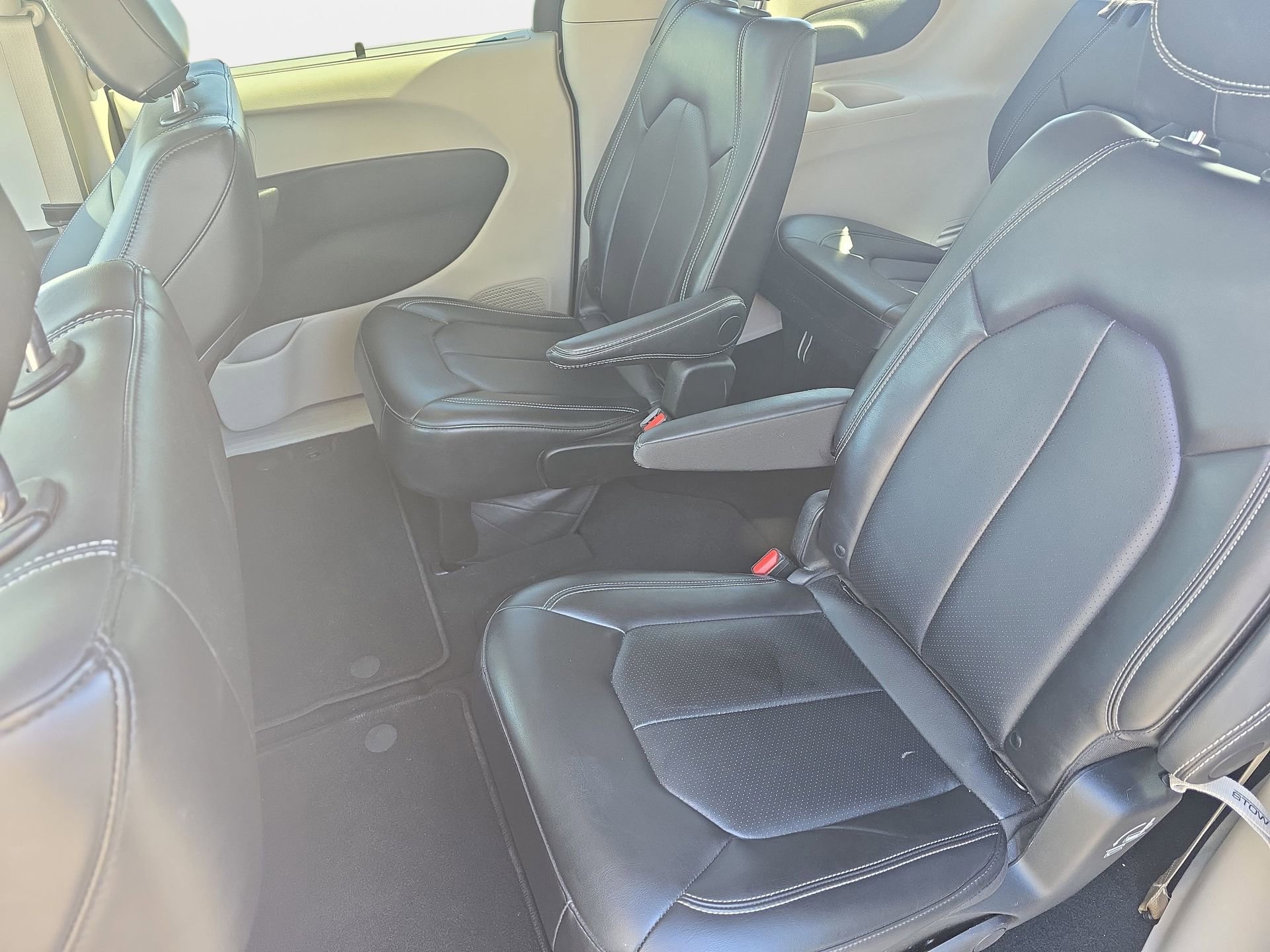 Used 2024 Chrysler Pacifica Touring-L image 14