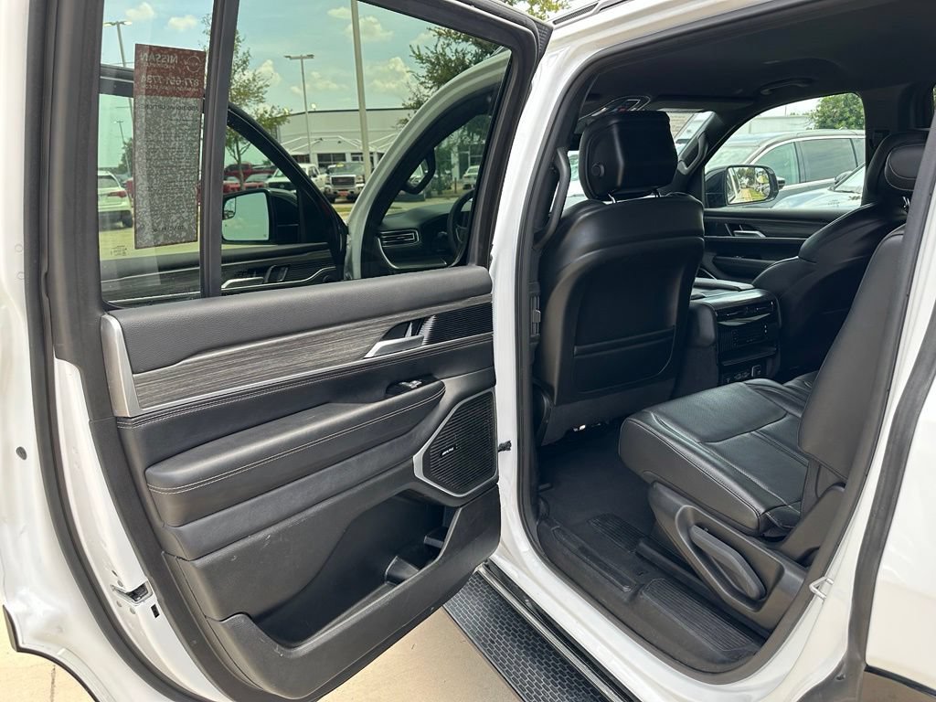 Used 2024 Jeep Wagoneer Series II w/ Flexible Seating Group RWD image 15