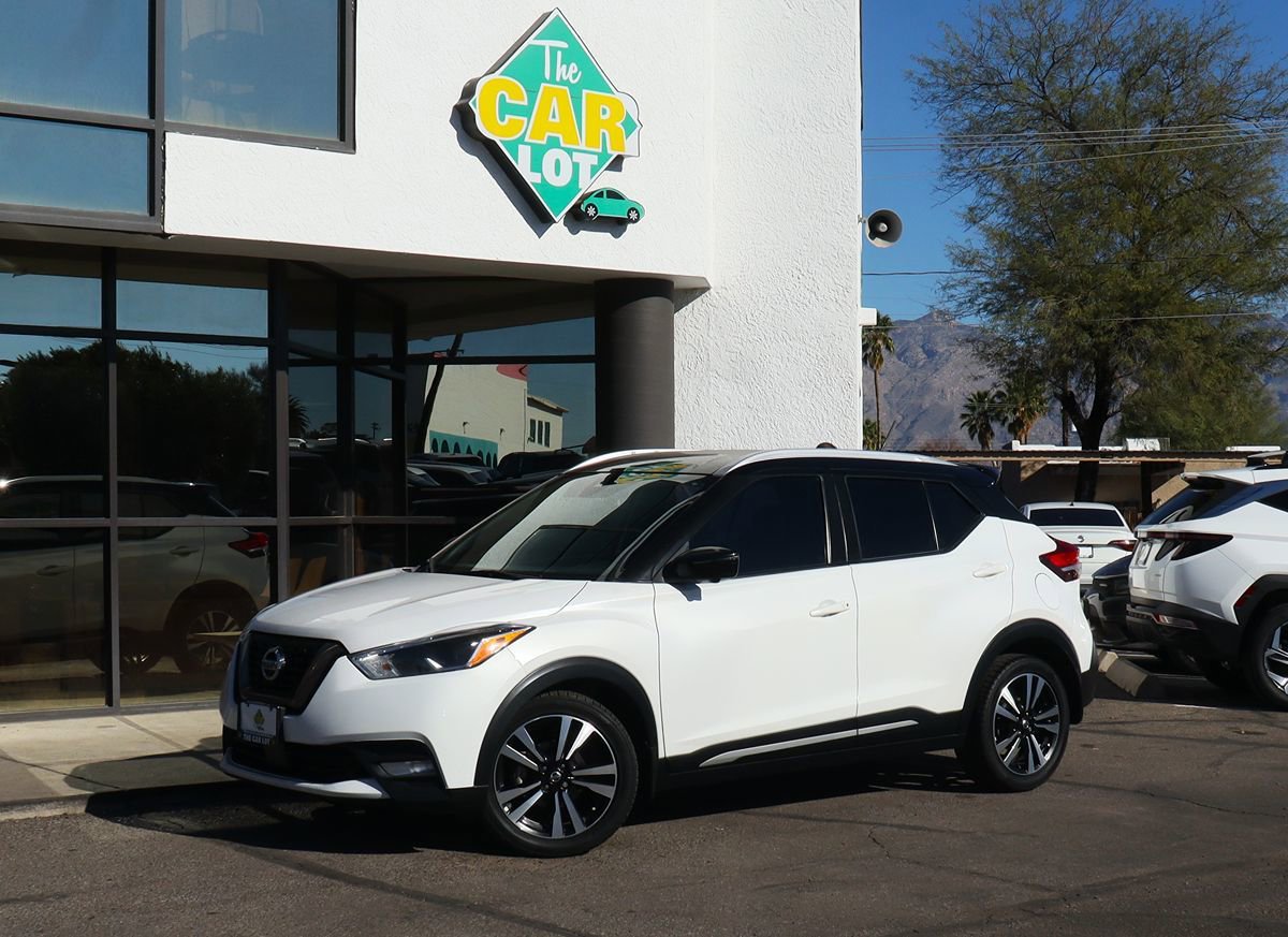 Used 2020 Nissan Kicks SR w/ SR Premium Package FWD image 3