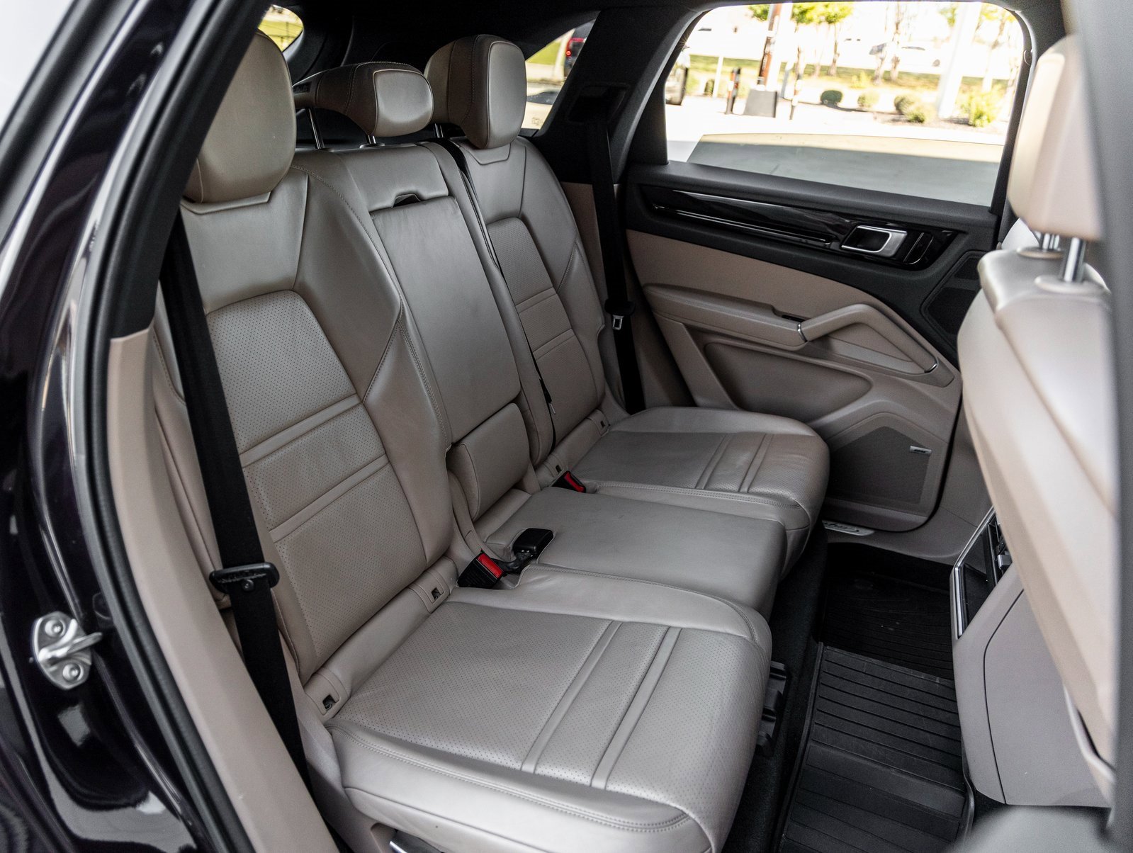 Used 2020 Porsche Cayenne image 42