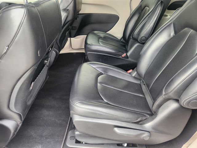 Used 2023 Chrysler Pacifica Touring-L image 24