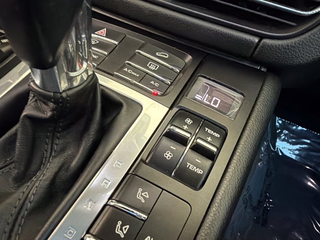 Used 2019 Porsche Macan AWD/4WD image 43