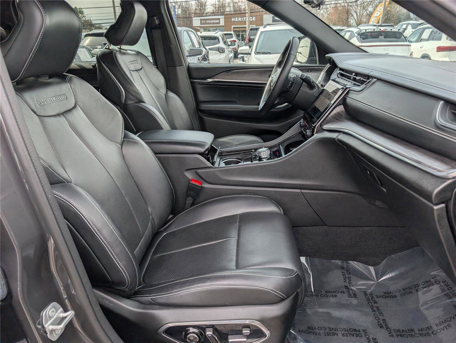 Used 2022 Jeep Grand Cherokee Overland w/ Luxury Tech Group IV image 12