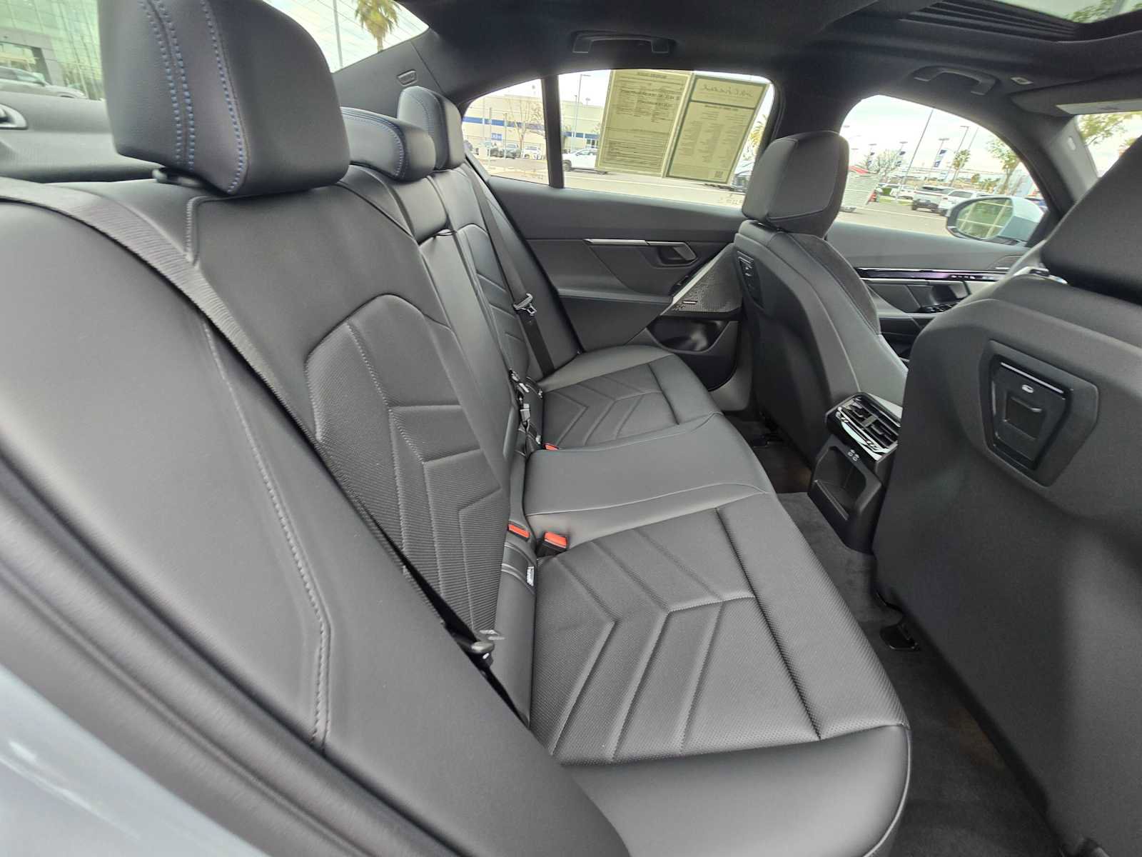 Used 2026 BMW i5 eDrive40 w/ M Sport Package image 14