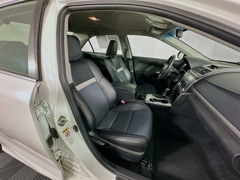 Used 2013 Toyota Camry SE image 31