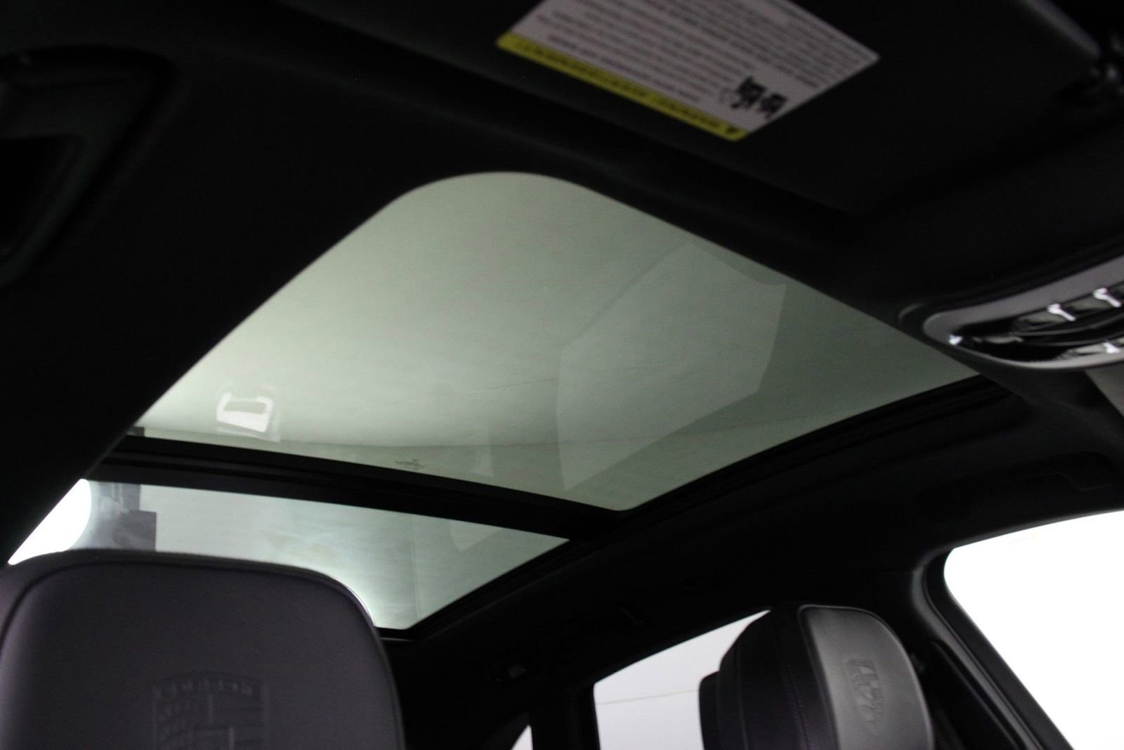 Certified 2025 Porsche Macan Turbo image 25