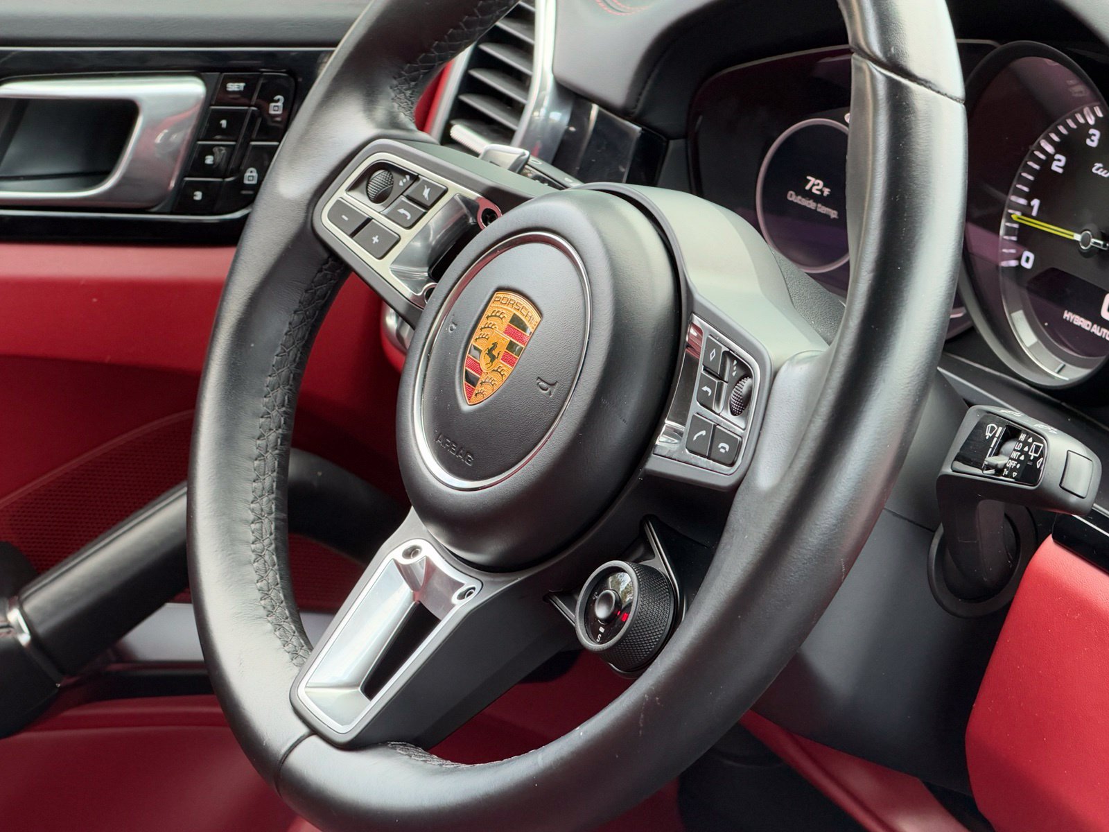 Certified 2020 Porsche Cayenne Turbo S AWD/4WD image 40