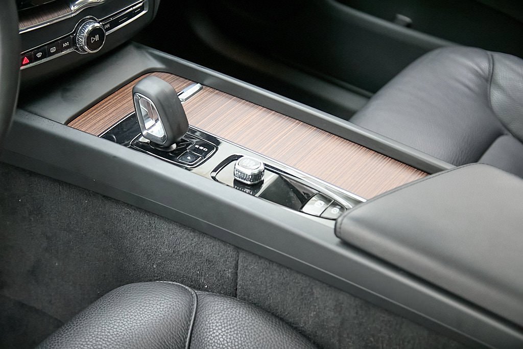 Certified 2023 Volvo XC60 T8 Plus image 16