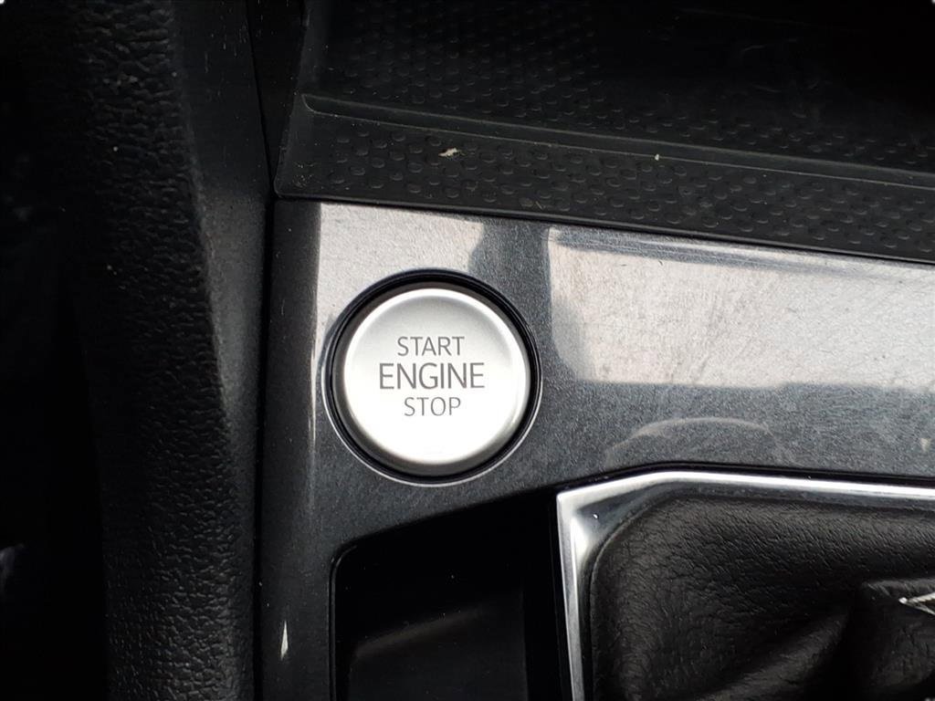 Used 2023 Volkswagen Tiguan SE image 27