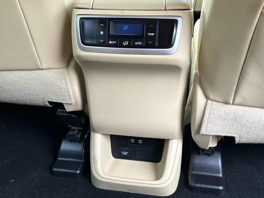 Used 2019 Toyota Highlander XLE FWD image 20