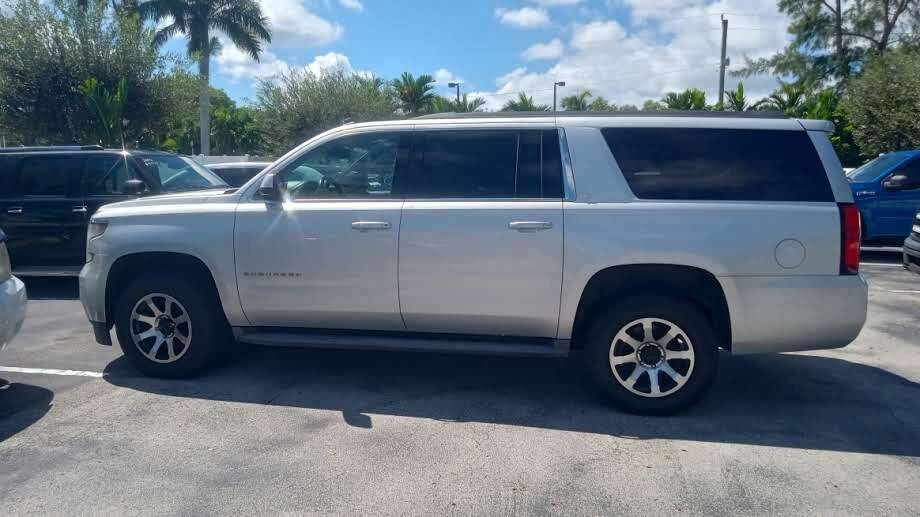 Used 2015 Chevrolet Suburban LT image 9