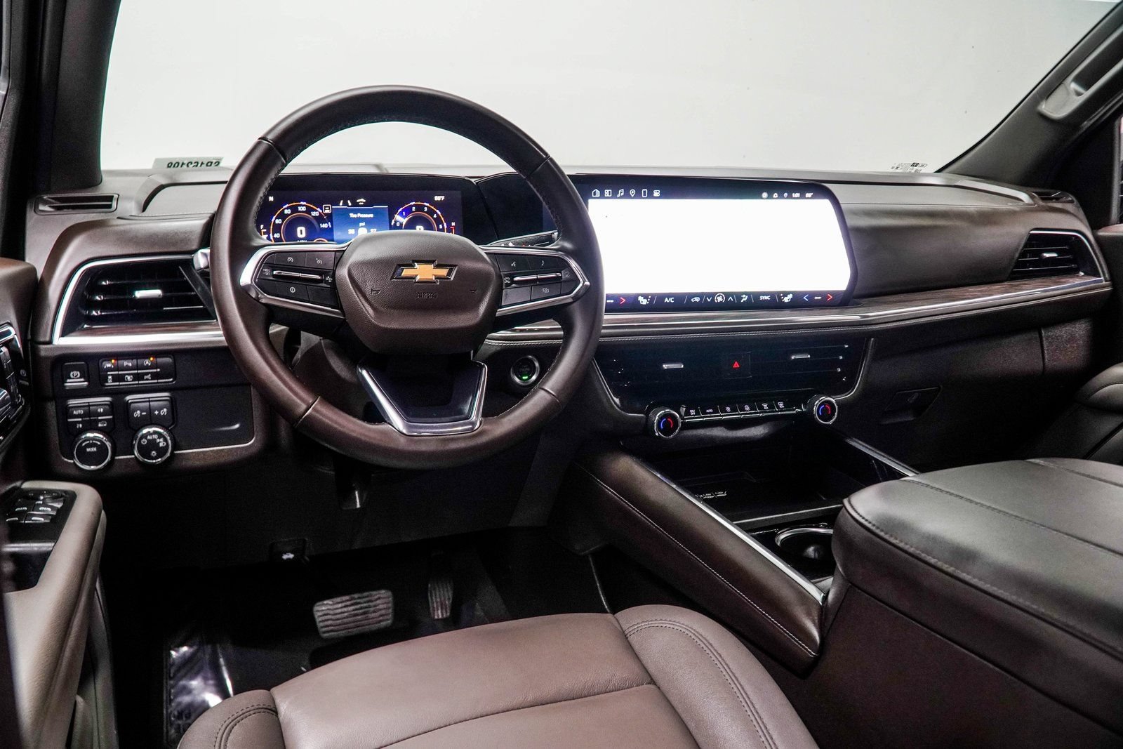 Used 2025 Chevrolet Suburban LT AWD/4WD image 17
