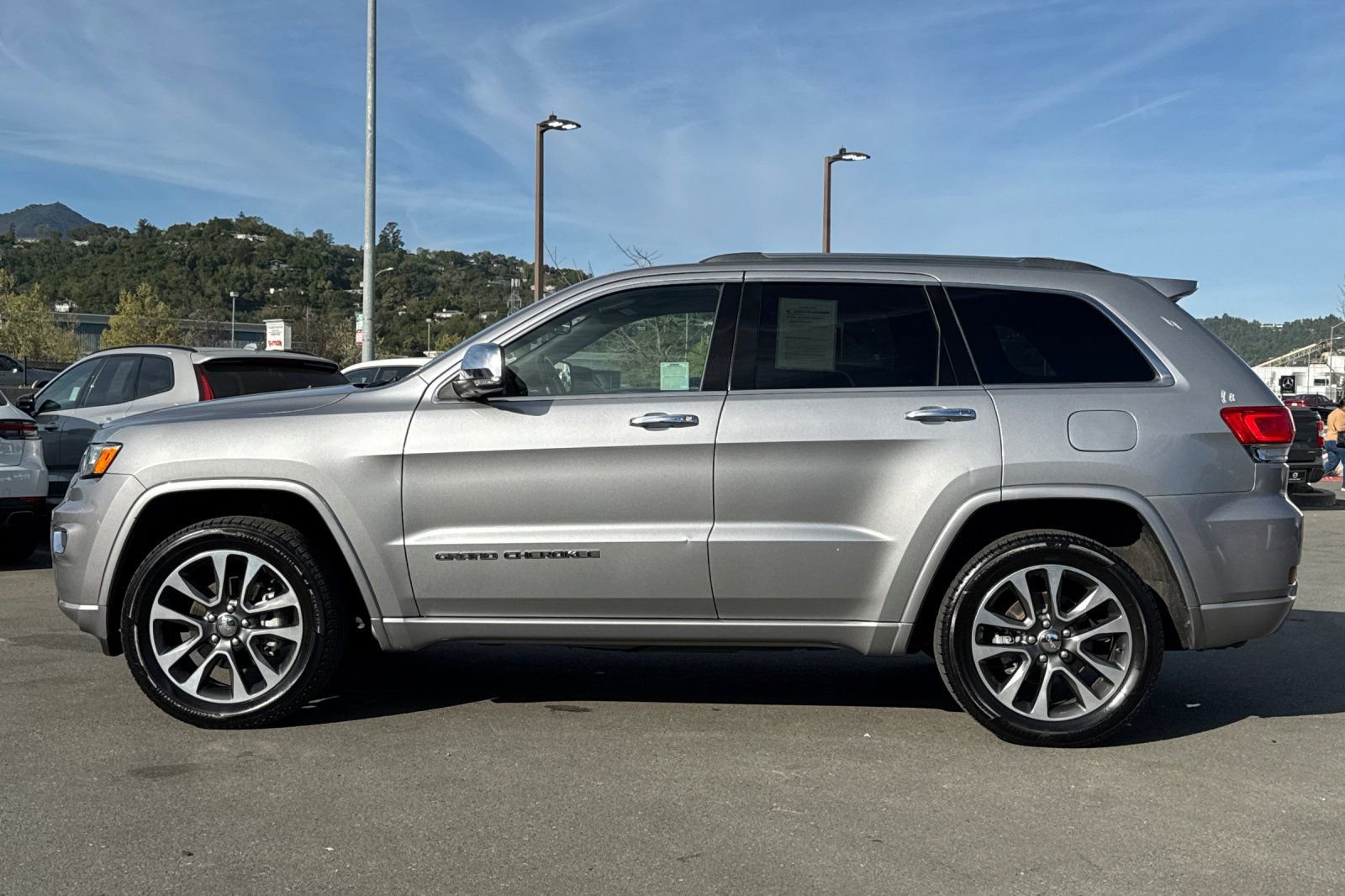 Used 2017 Jeep Grand Cherokee Overland image 5