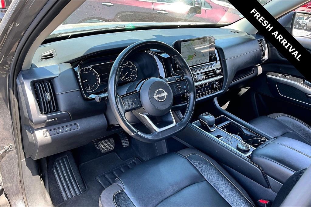 Used 2022 Nissan Pathfinder SL AWD/4WD image 16