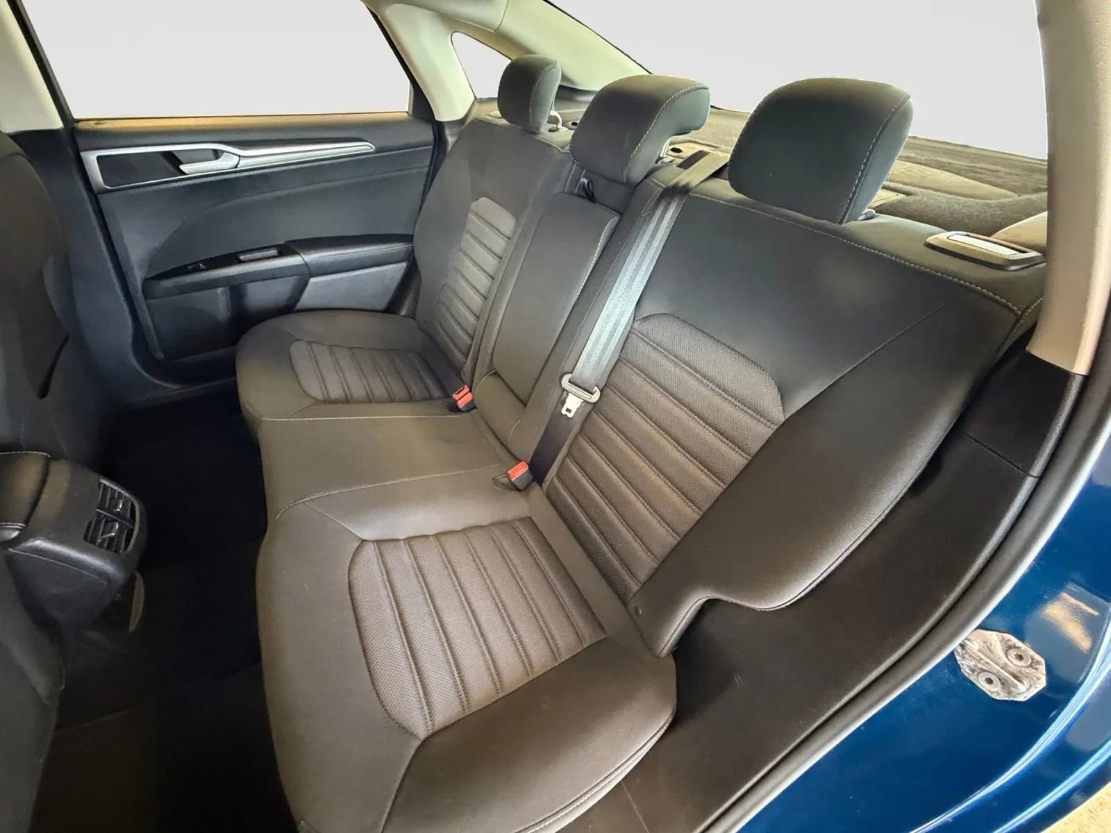 Used 2017 Ford Fusion SE w/ Fusion SE Technology Package image 47