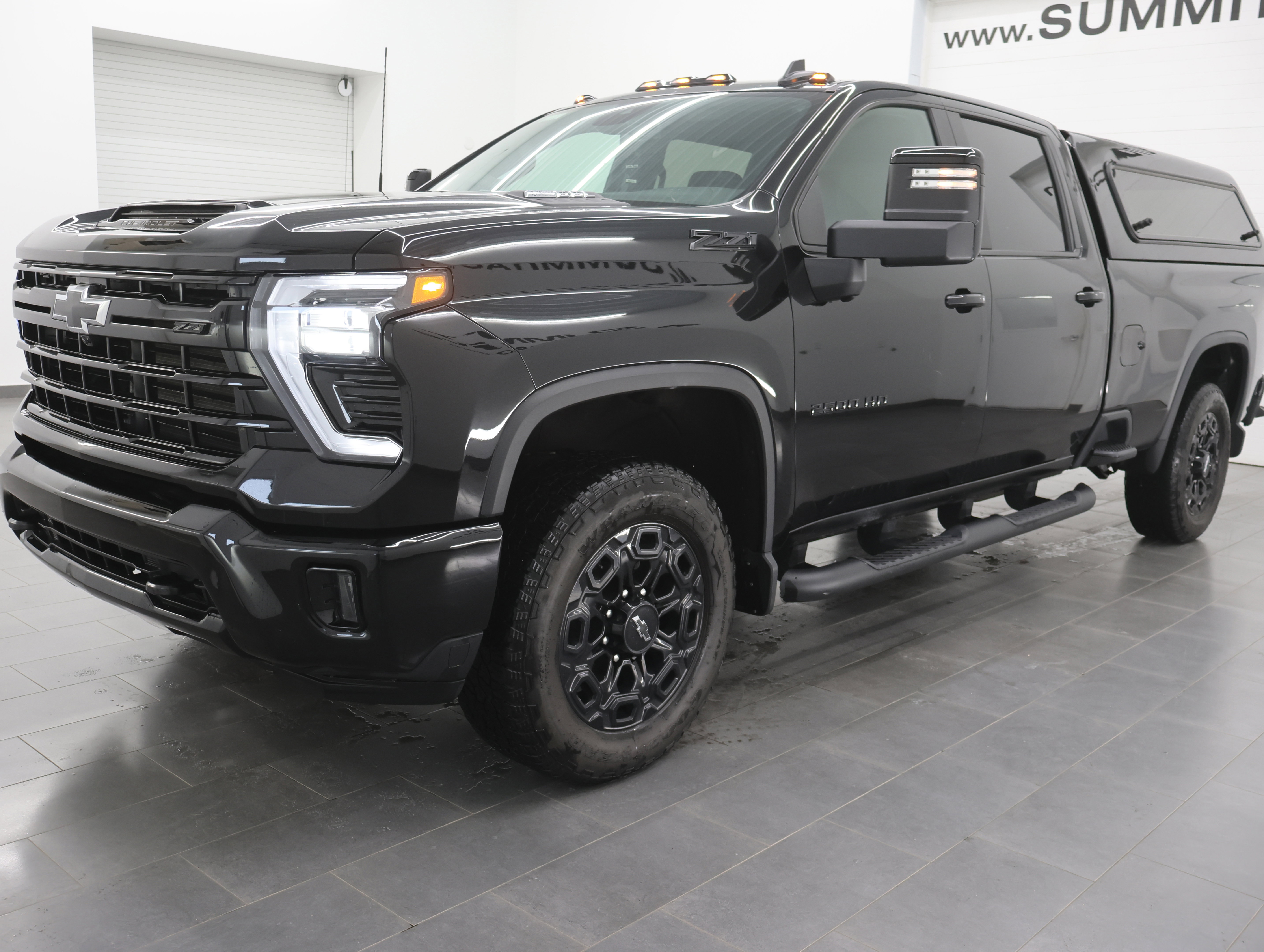 Used 2024 Chevrolet Silverado 2500 LT w/ Midnight Edition image 7