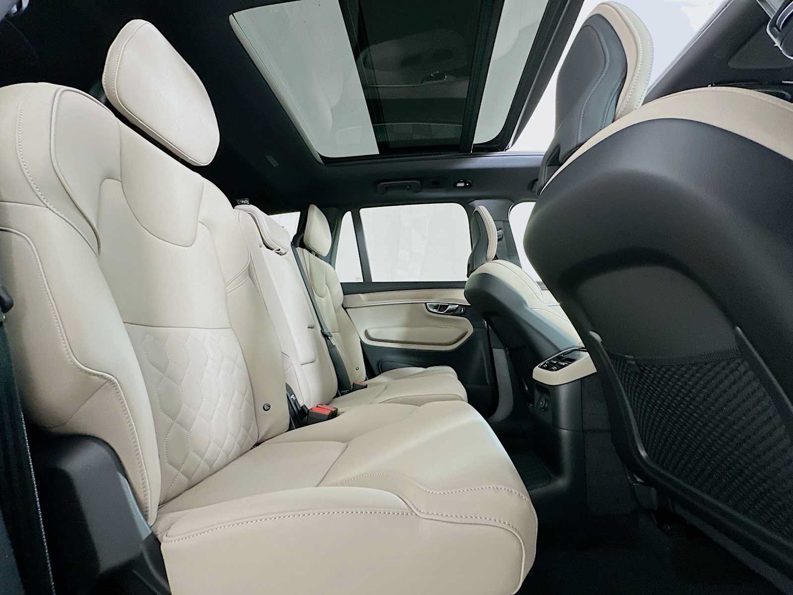 New 2026 Volvo XC90 T8 Plus w/ Protection Package Premier AWD/4WD image 26