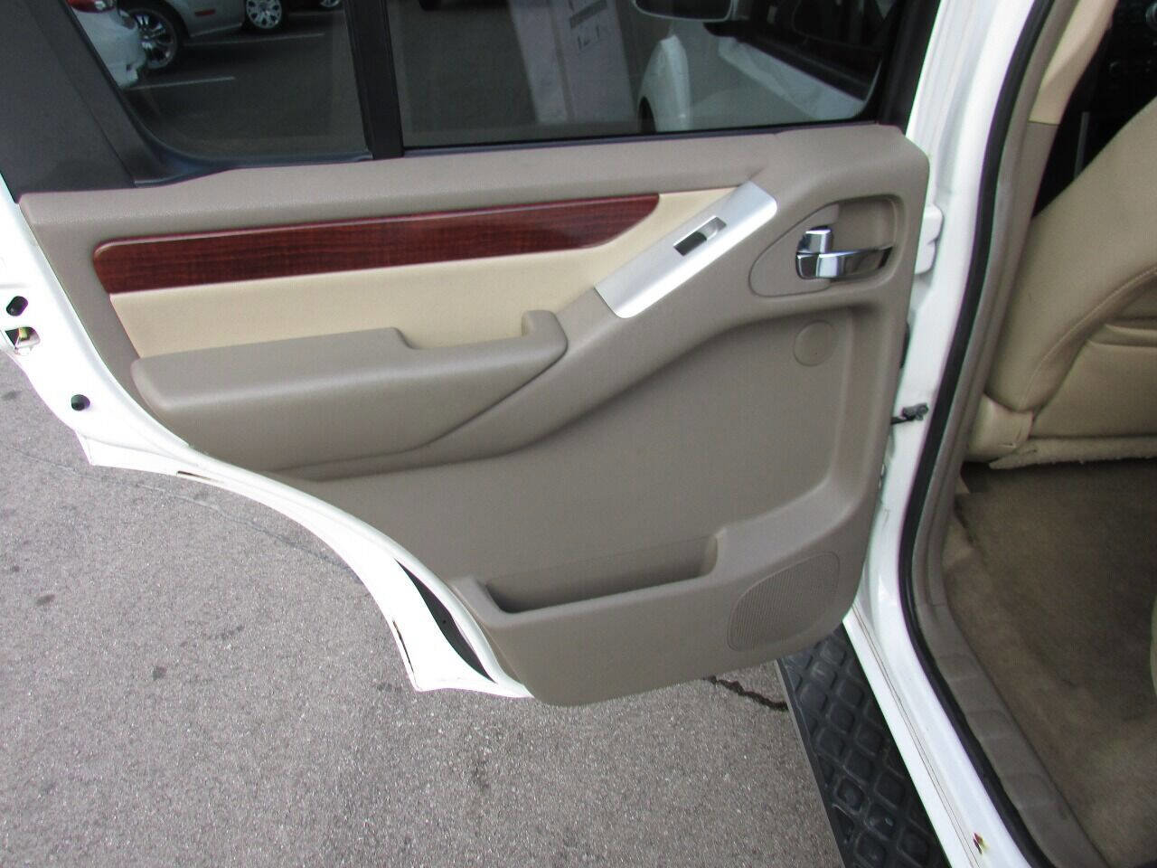 Used 2010 Nissan Pathfinder LE image 58