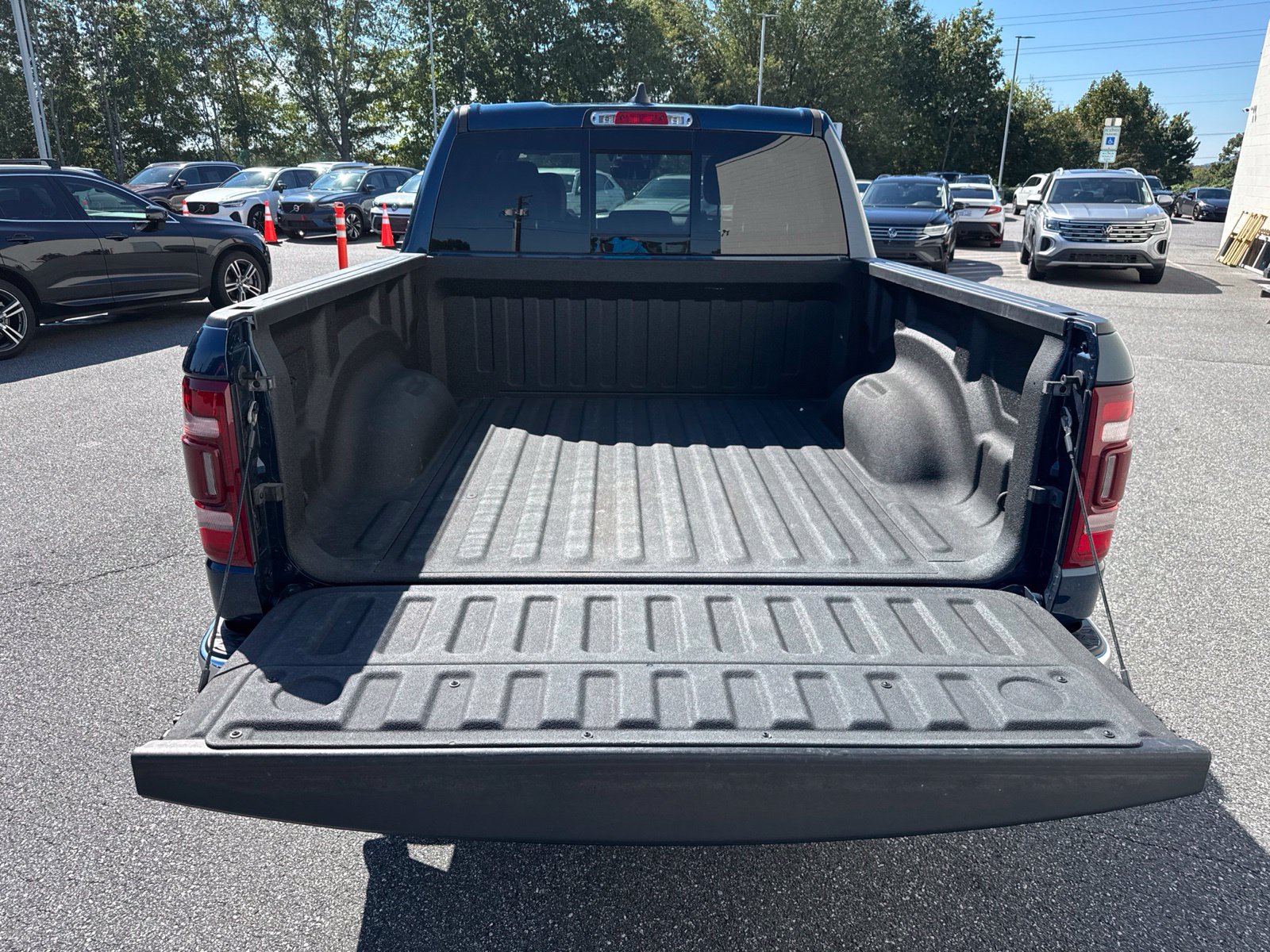Used 2023 RAM 1500 Laramie AWD/4WD image 11