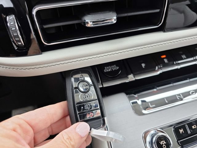 New 2026 Lincoln Aviator Reserve w/ Illumination Package RWD image 15