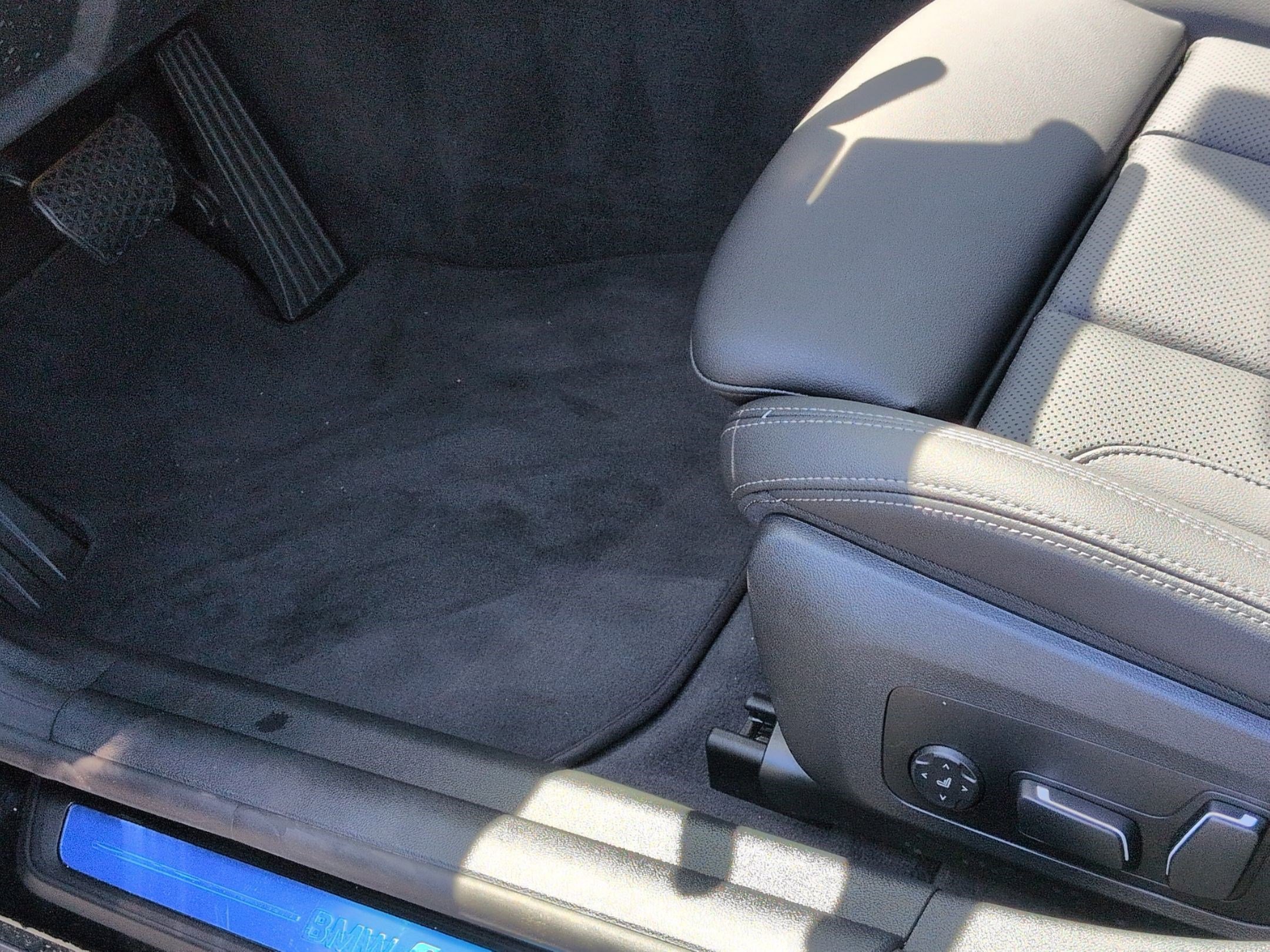 Used 2025 BMW i4 eDrive40 w/ Parking Assistance Package RWD image 17
