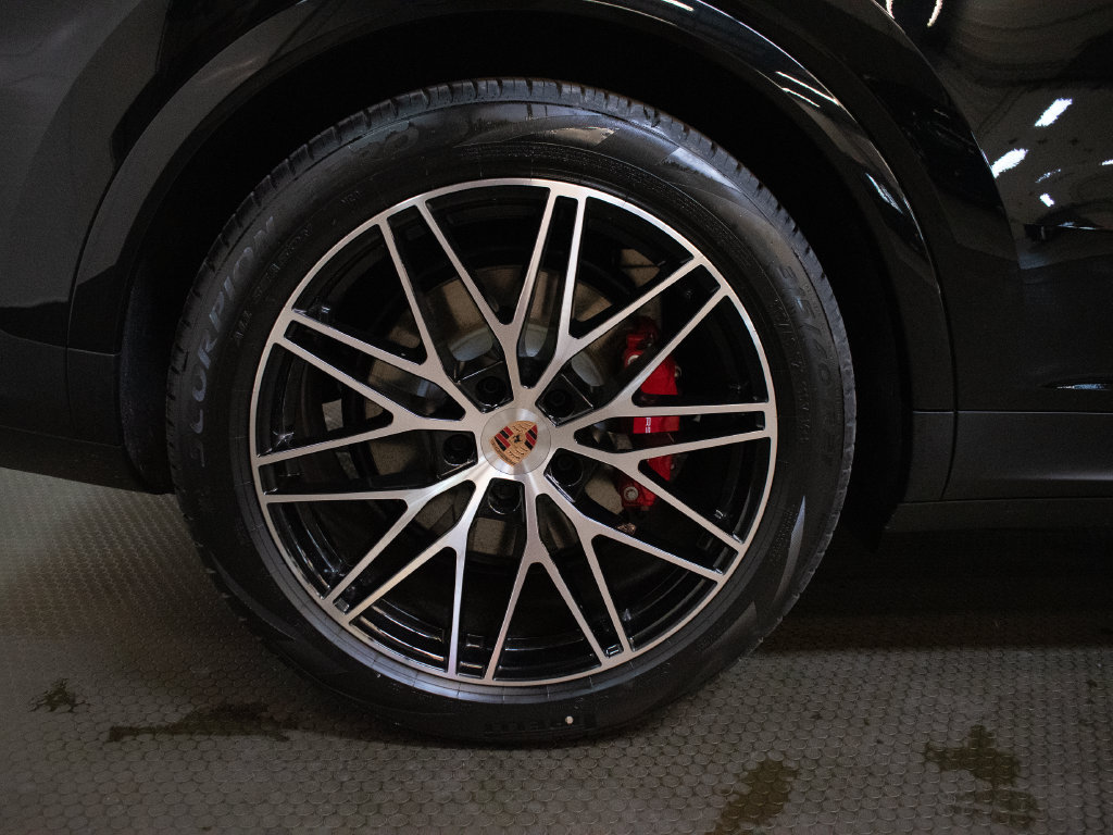 New 2026 Porsche Cayenne S AWD/4WD image 16
