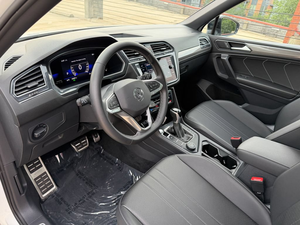 Certified 2023 Volkswagen Tiguan SE R-Line AWD/4WD image 8