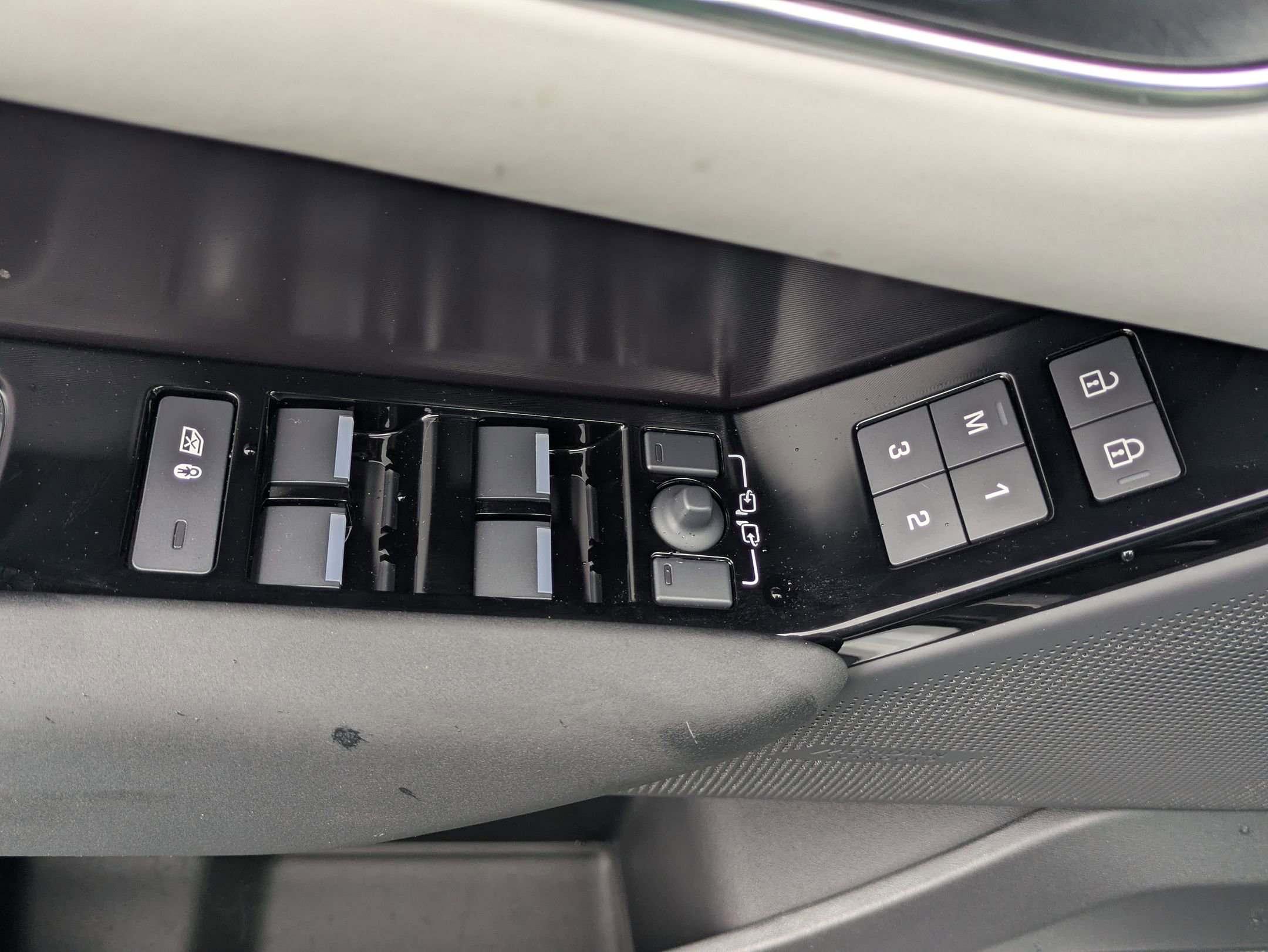 Certified 2026 Land Rover Range Rover Velar Dynamic SE image 20