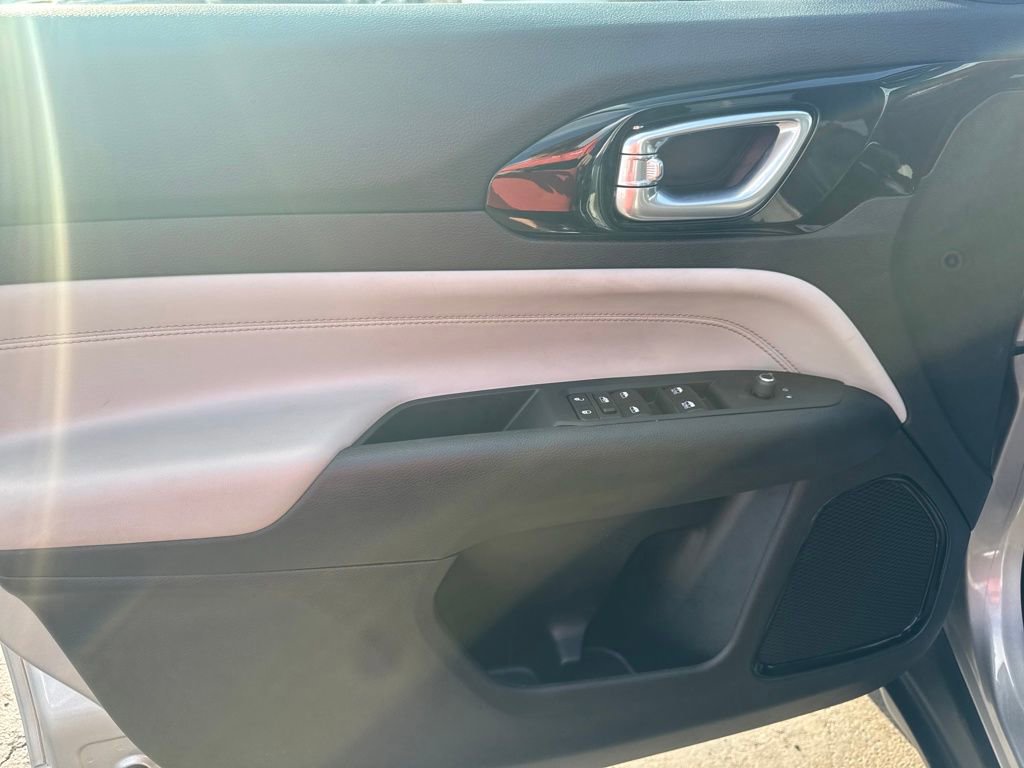 Certified 2022 Jeep Compass Limited image 11