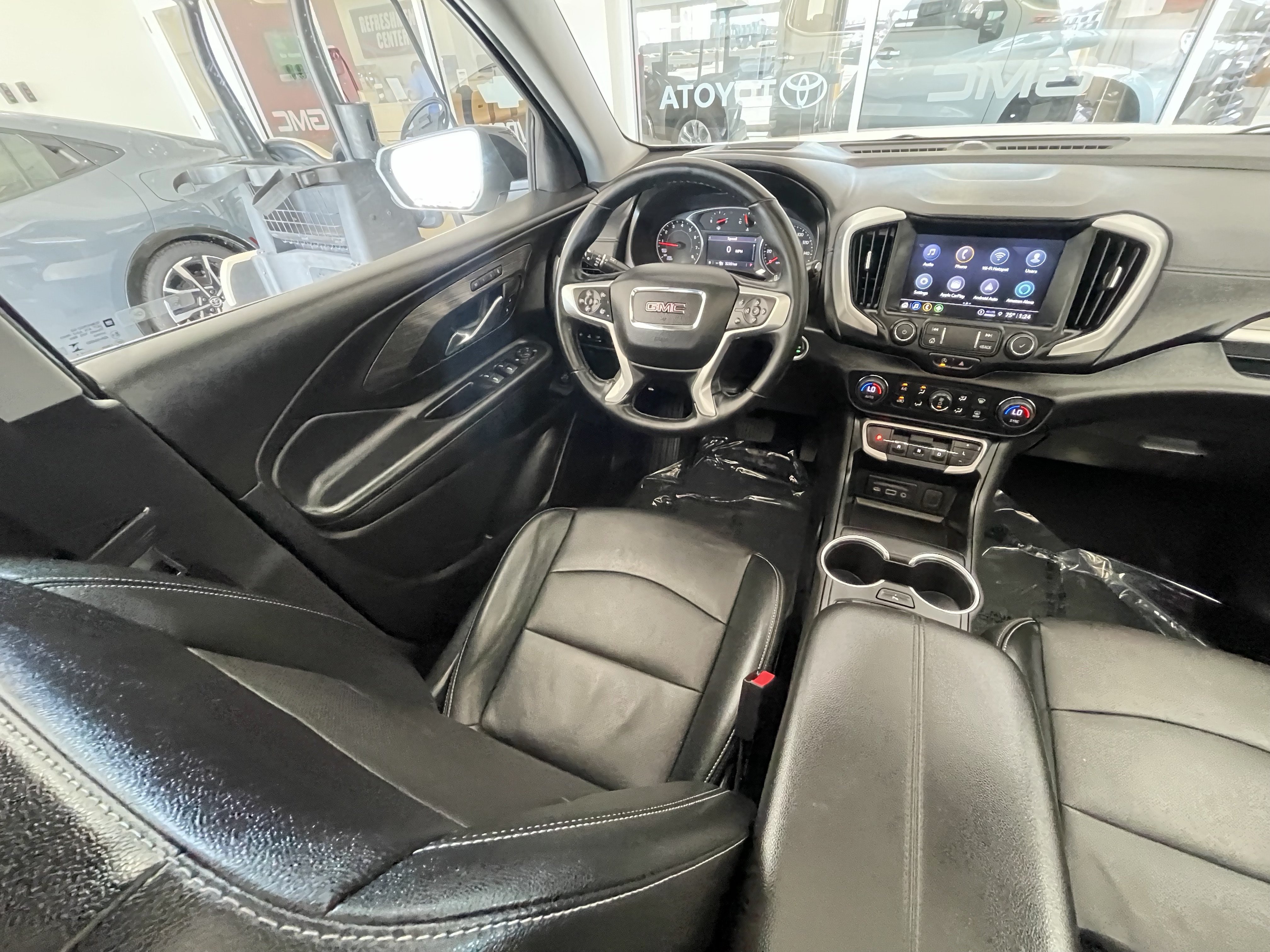 Certified 2024 GMC Terrain SLT w/ Tech Package FWD image 28