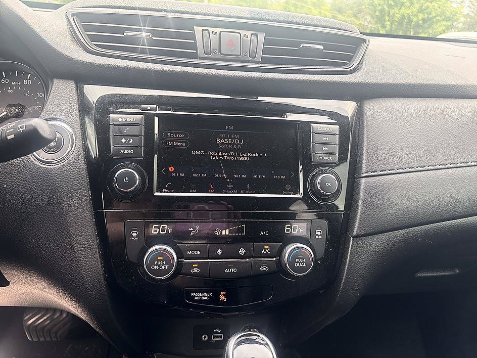 Used 2020 Nissan Rogue SV FWD image 16