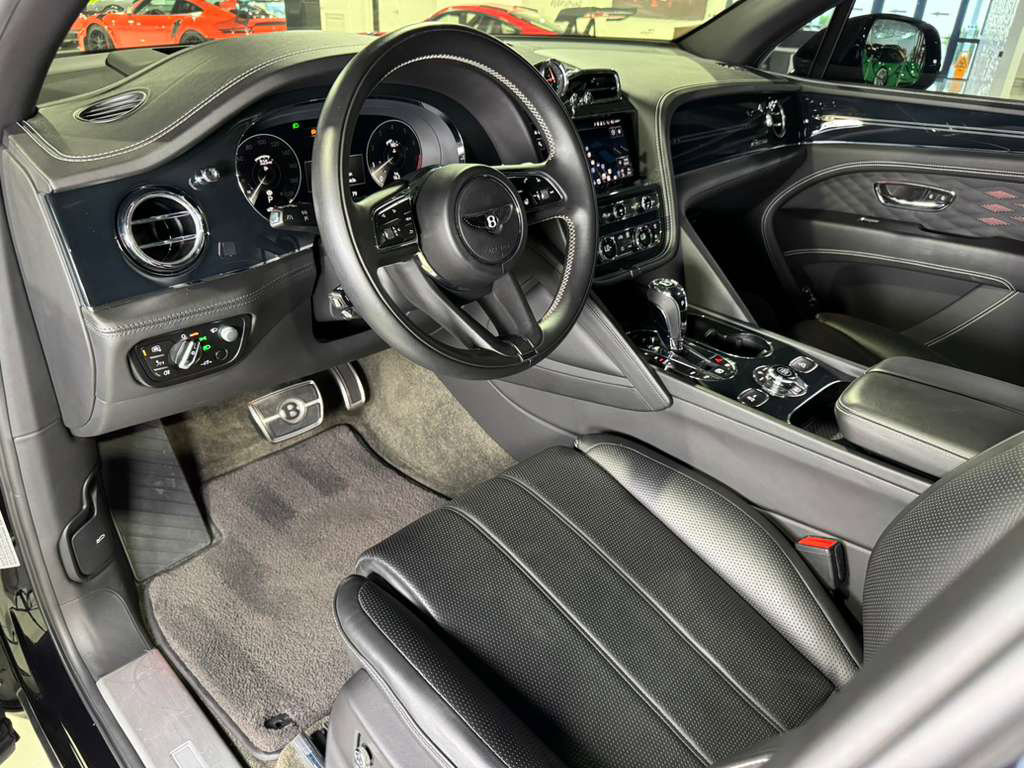 Used 2023 Bentley Bentayga Extended Wheelbase image 9