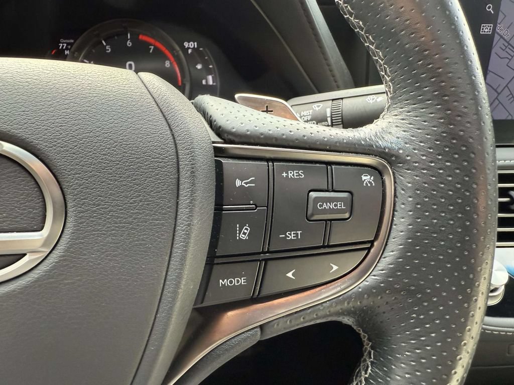 Used 2022 Lexus LS 500 F Sport w/ Accessory Package (Z2) AWD/4WD image 21
