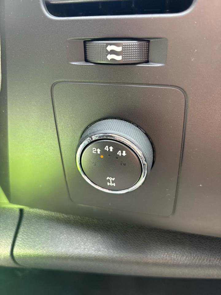 Used 2014 Chevrolet Silverado 2500 LT w/ Z71 Appearance Package AWD/4WD image 15