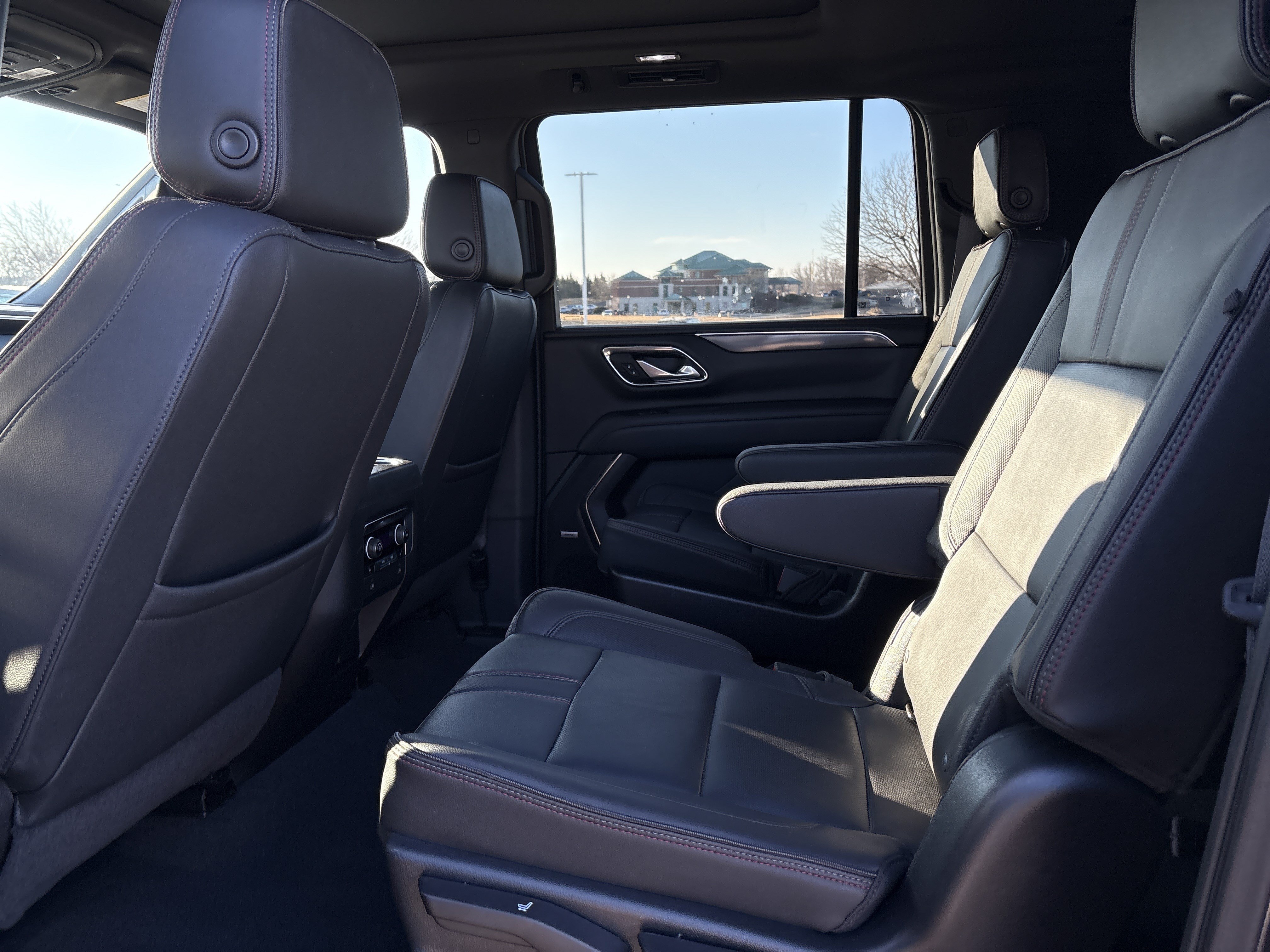 Used 2022 Chevrolet Suburban RST w/ Luxury Package AWD/4WD image 17
