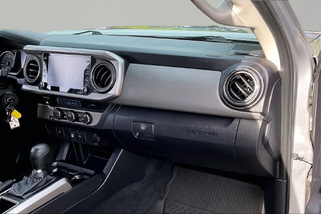 Used 2021 Toyota Tacoma SR5 RWD image 18