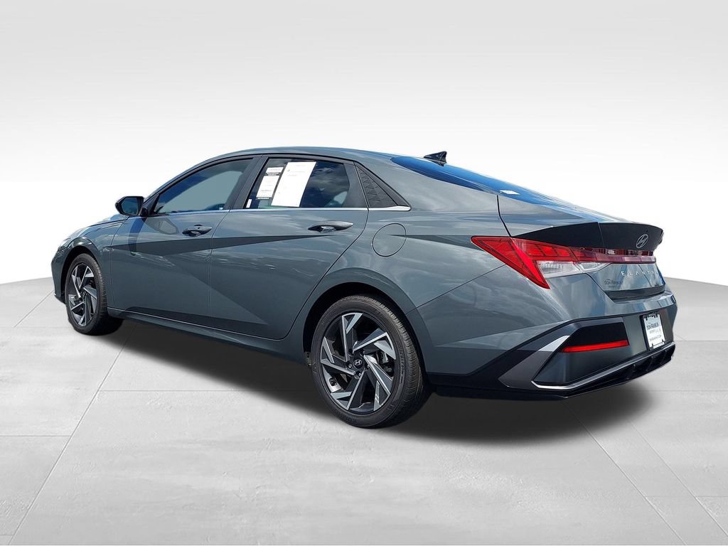 Used 2024 Hyundai Elantra SEL w/ Convenience Package FWD image 3