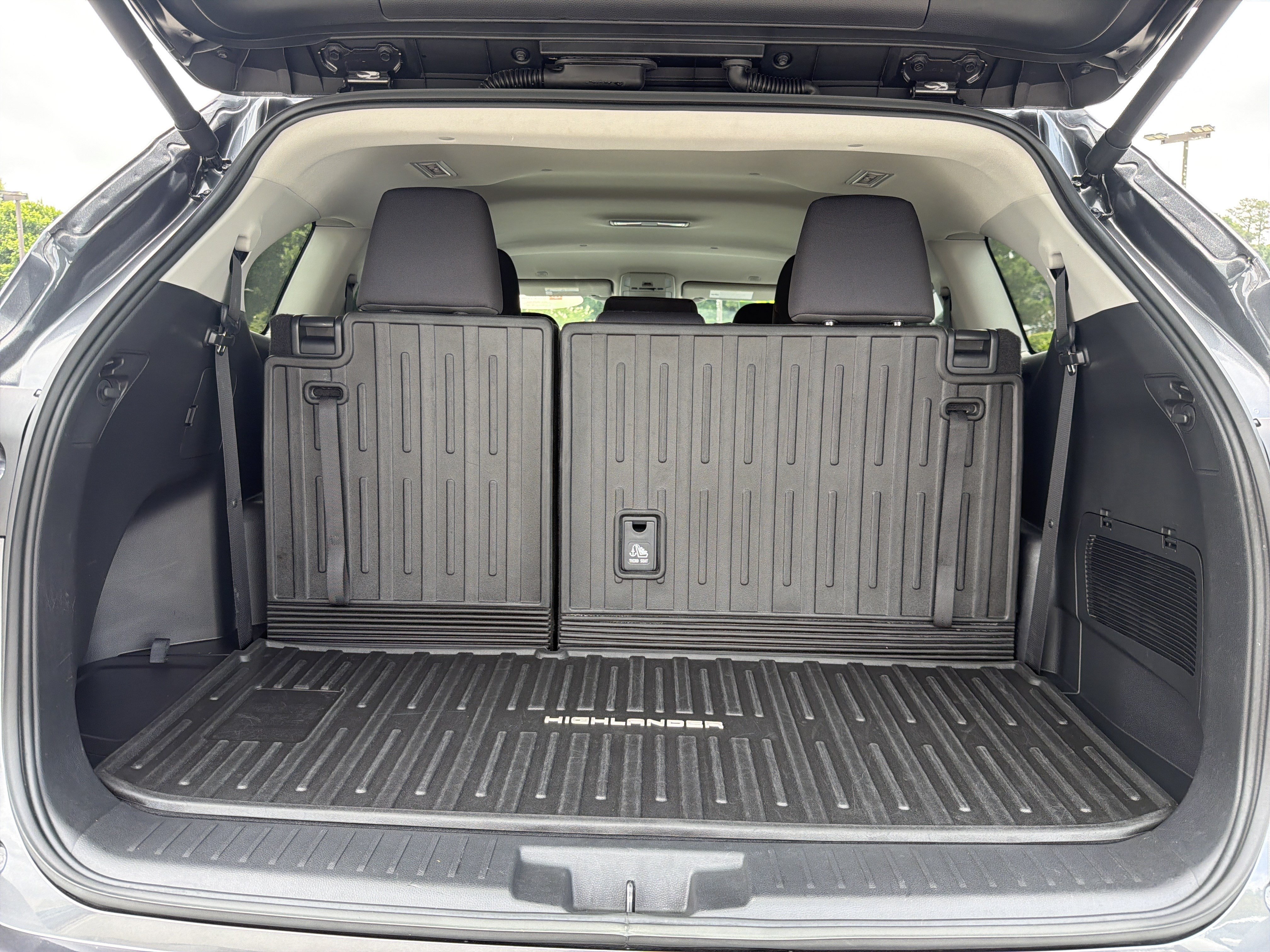 Certified 2025 Toyota Highlander LE FWD image 28