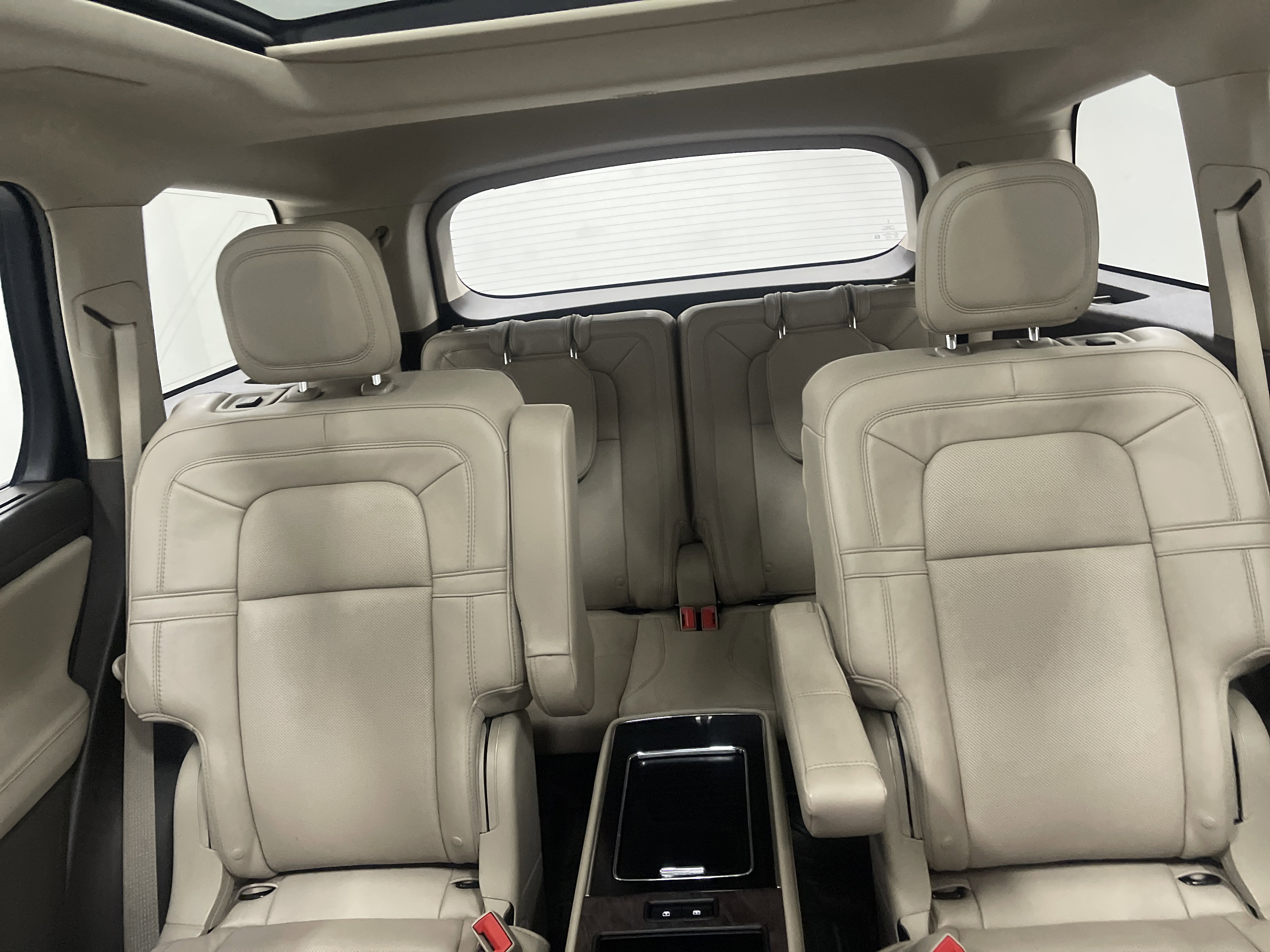 Used 2022 Lincoln Aviator Reserve w/ Equipment Group 201A image 11