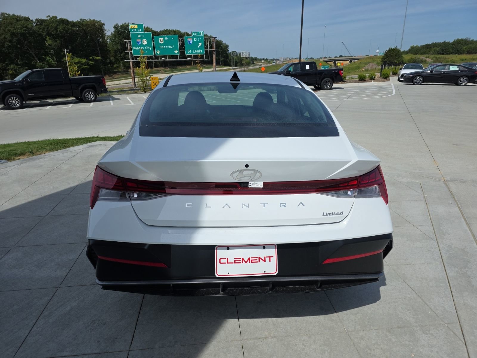 New 2025 Hyundai Elantra Limited image 7