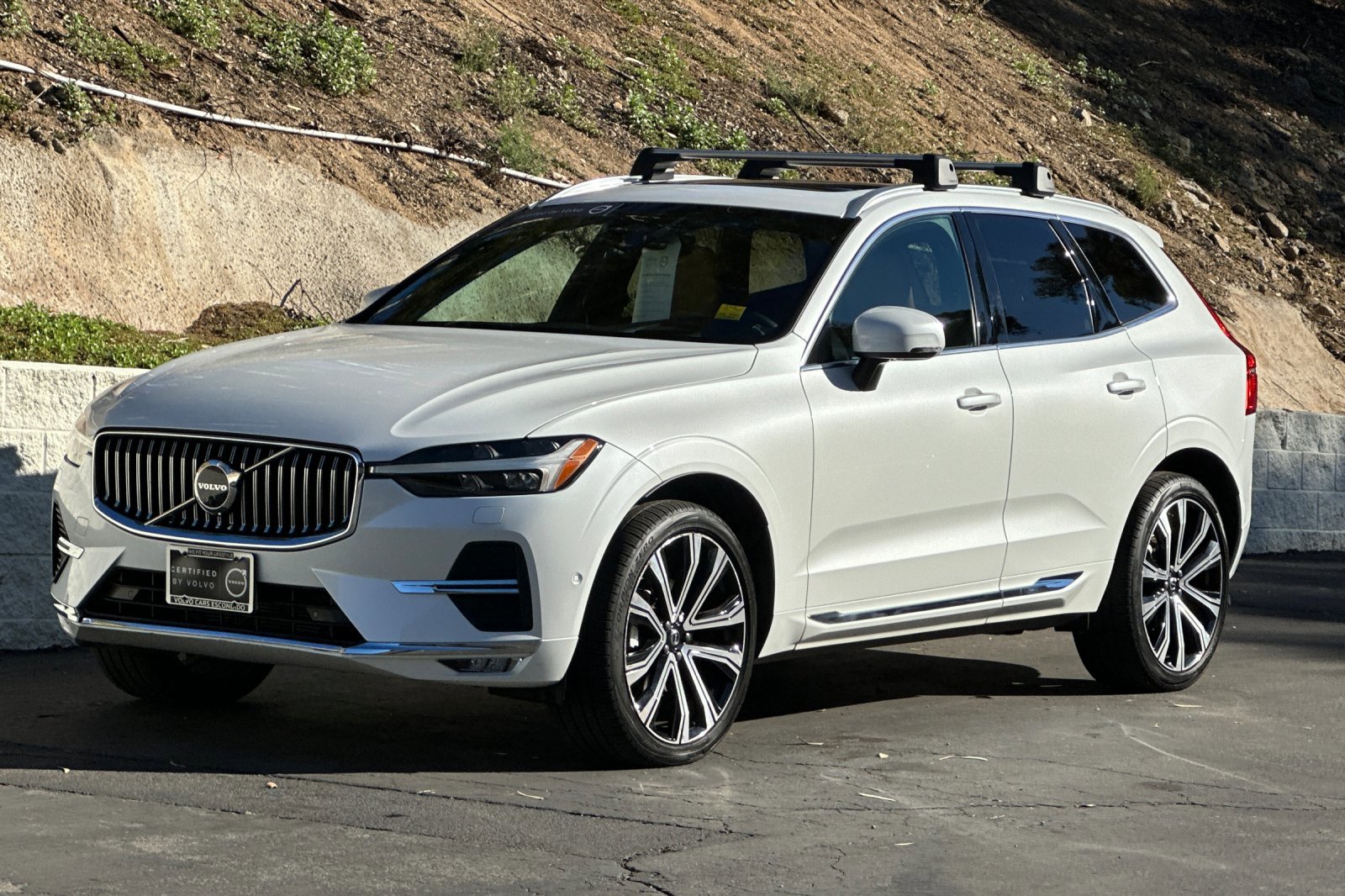 Certified 2023 Volvo XC60 B5 Ultimate w/ Climate Package image 9