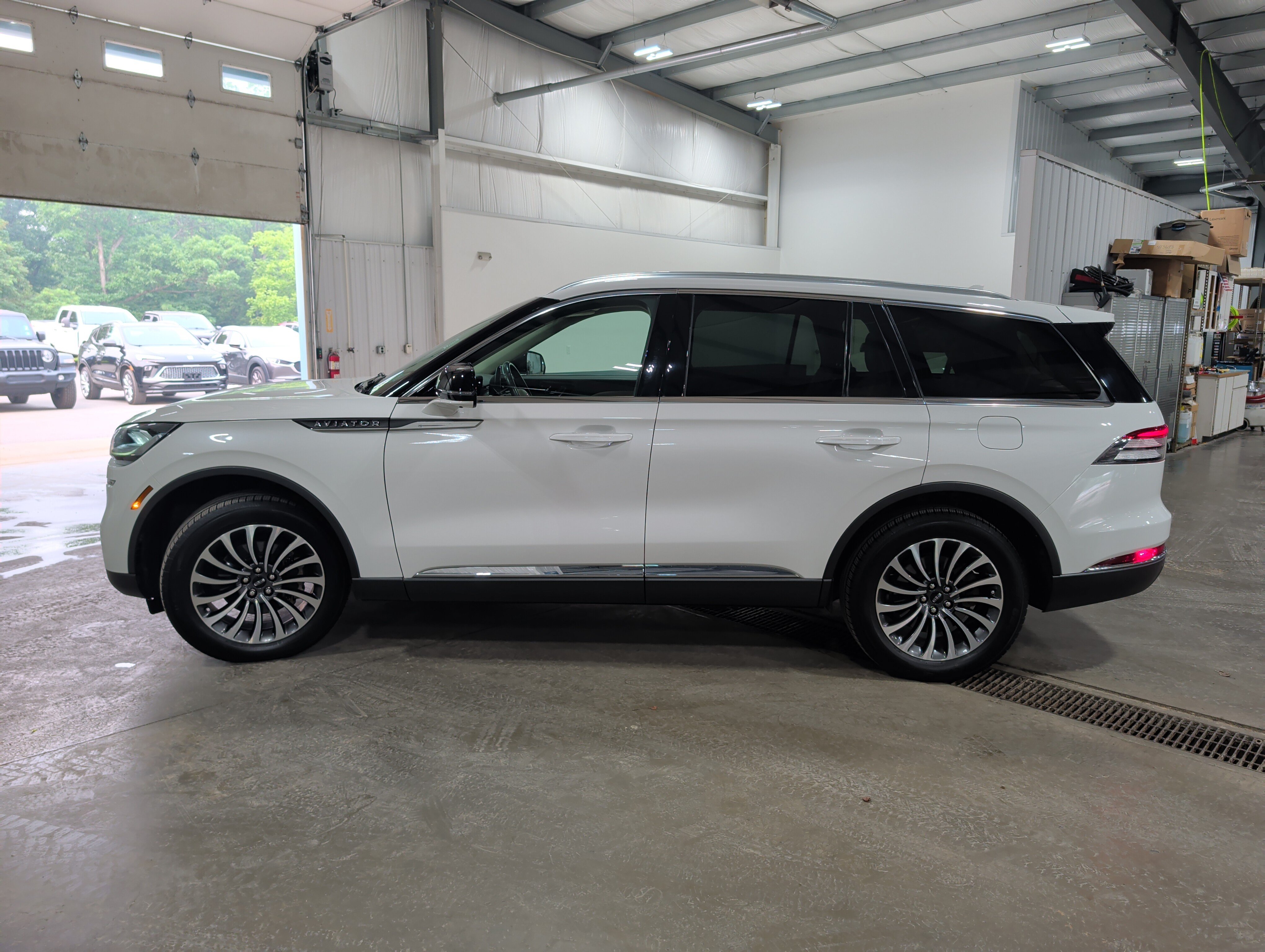 Used 2022 Lincoln Aviator Reserve w/ Elements Package Plus AWD/4WD image 5
