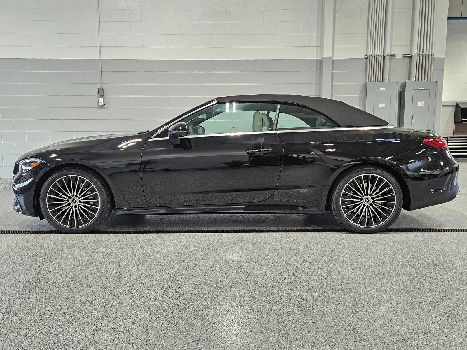 New 2027 Mercedes-Benz CLE 450 4MATIC Cabriolet image 9