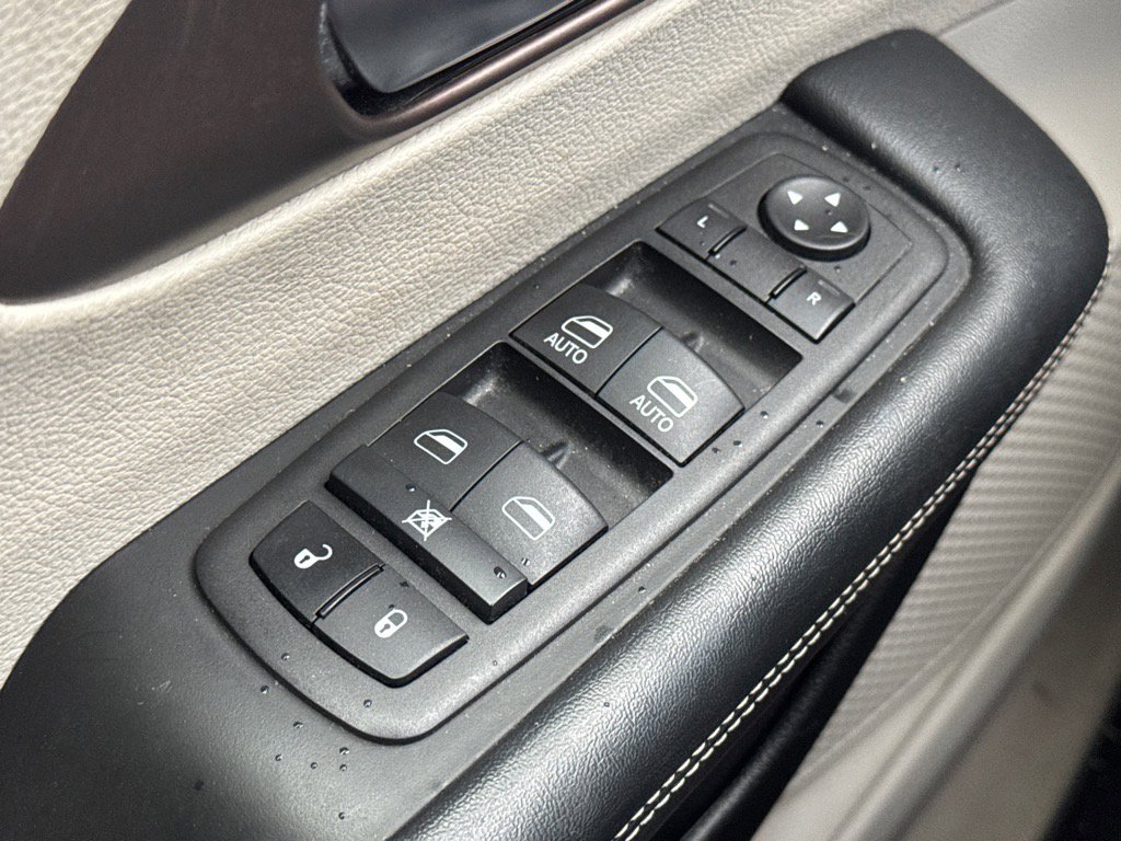 Used 2023 Chrysler Voyager LX image 18
