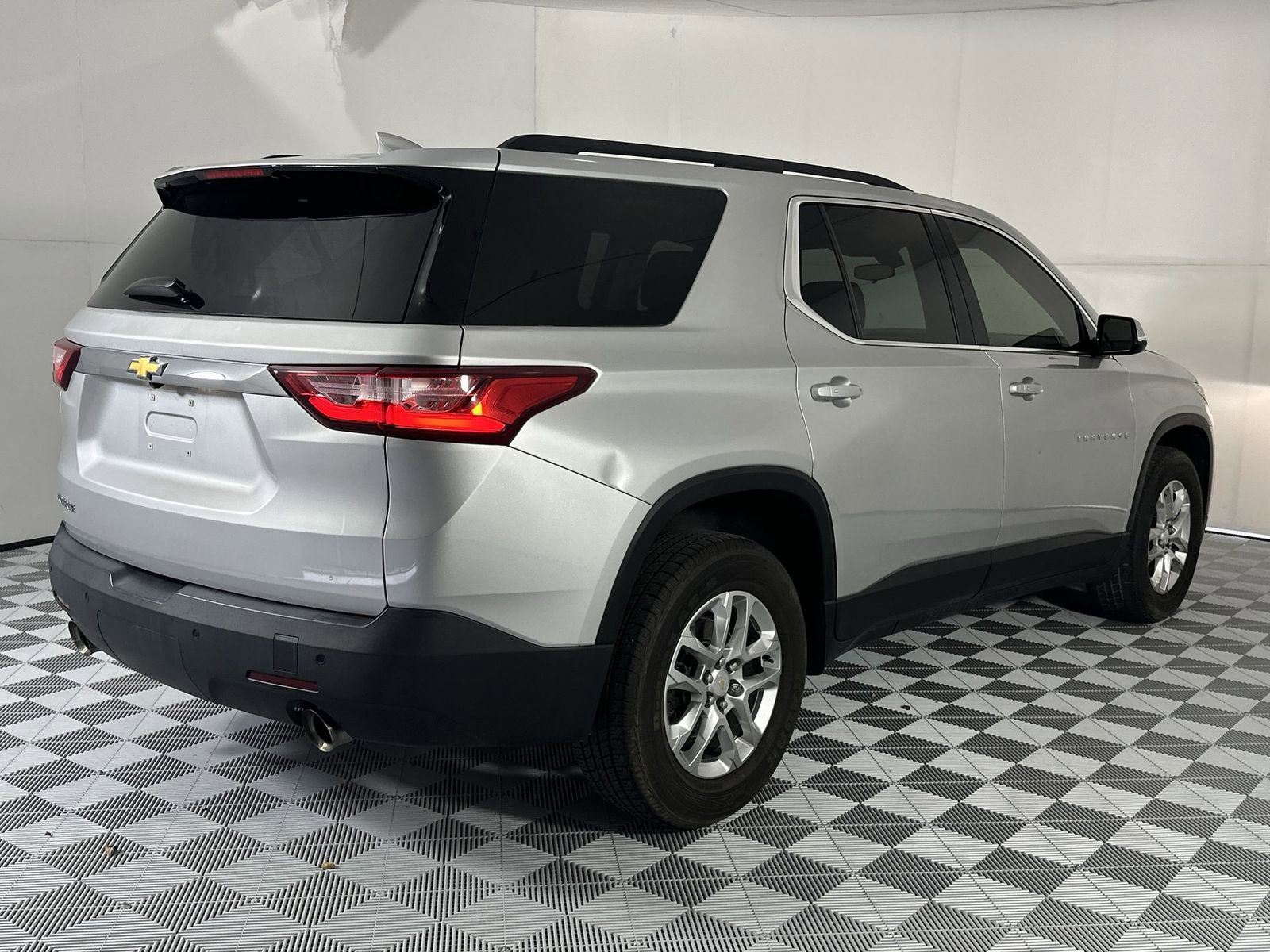 Used 2019 Chevrolet Traverse LT FWD image 8