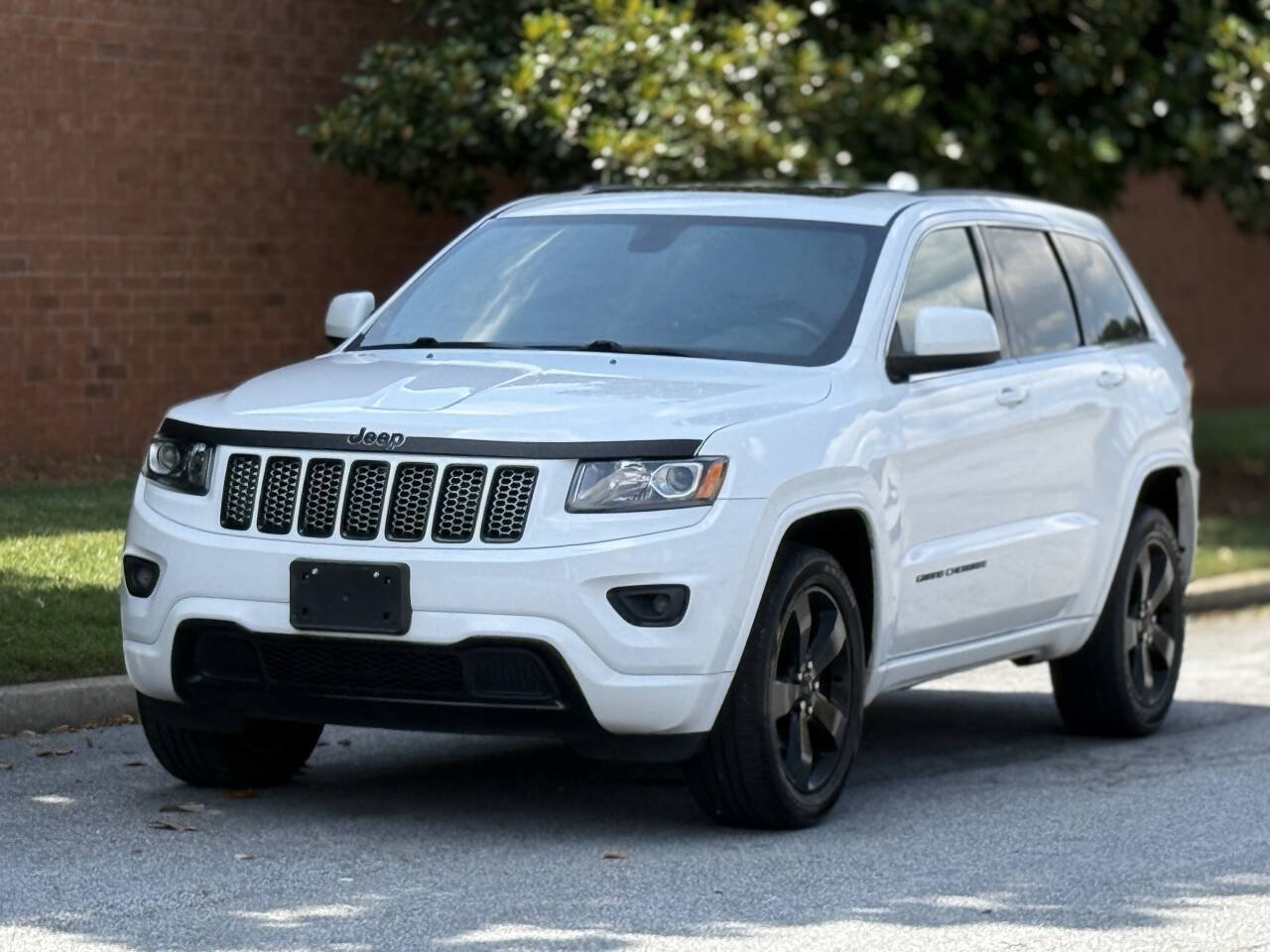 Used 2015 Jeep Grand Cherokee Altitude AWD/4WD image 2