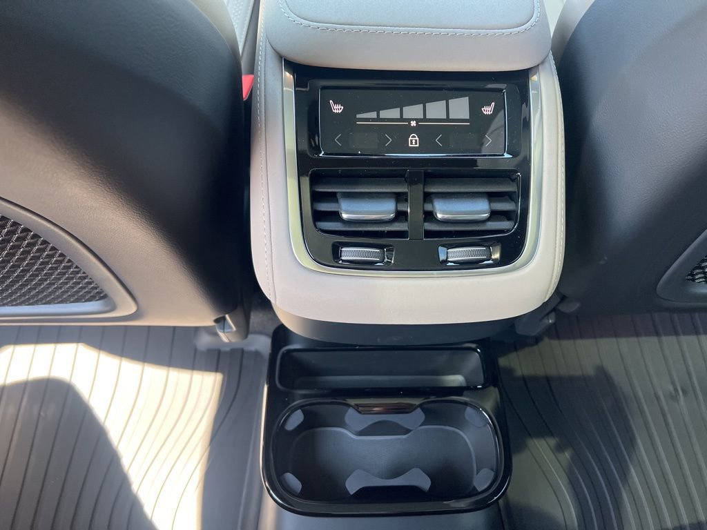 New 2026 Volvo XC90 B6 Plus w/ Protection Package Premier image 30