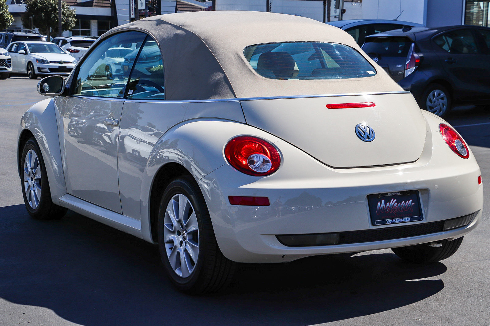 Used 2008 Volkswagen Beetle S FWD image 8