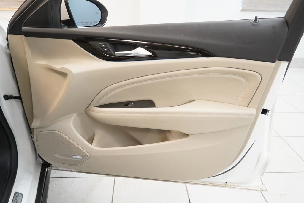 Used 2018 Buick Regal Essence w/ Driver Confidence Package #1 image 30