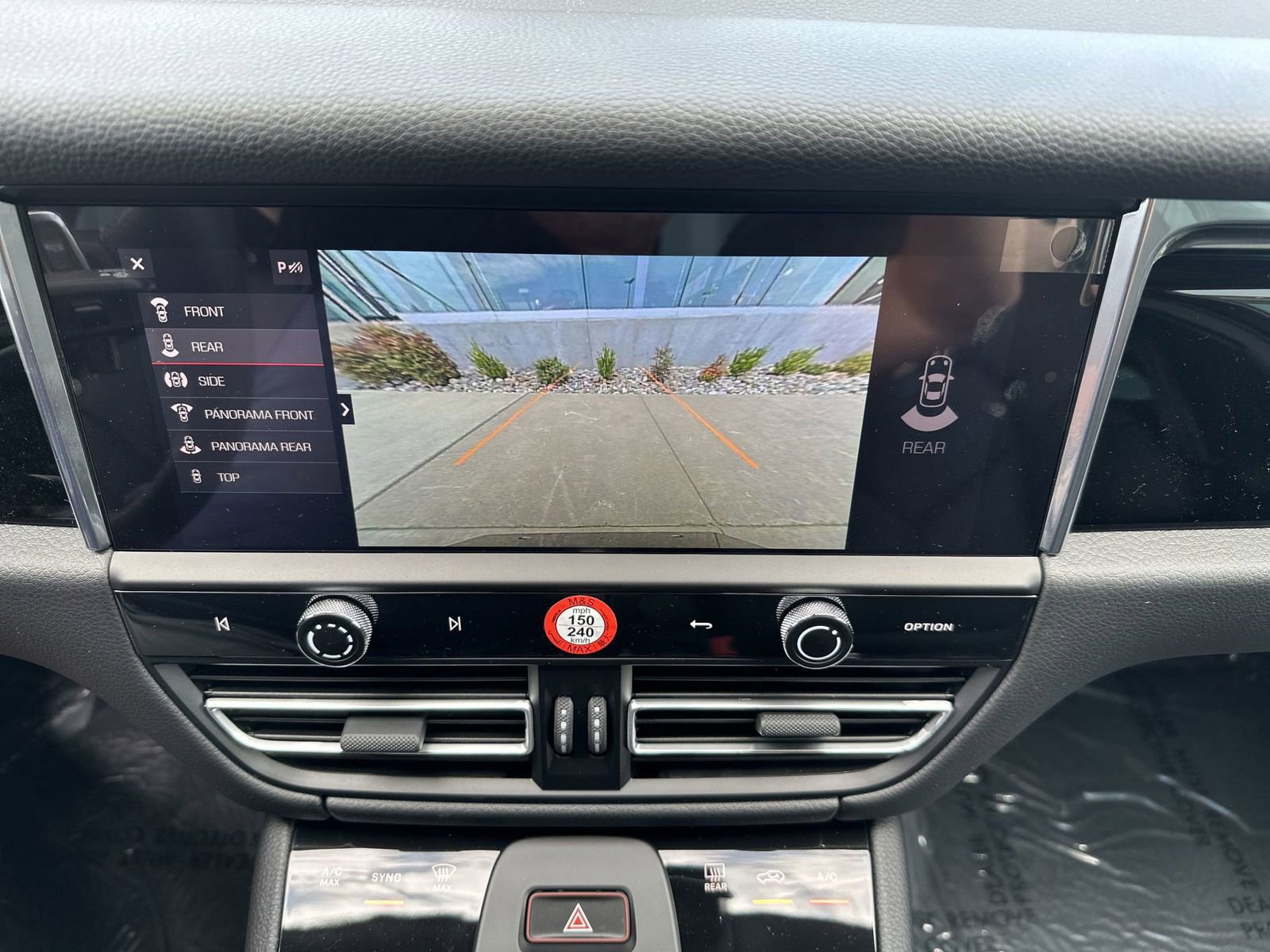 Certified 2025 Porsche Macan AWD/4WD image 21